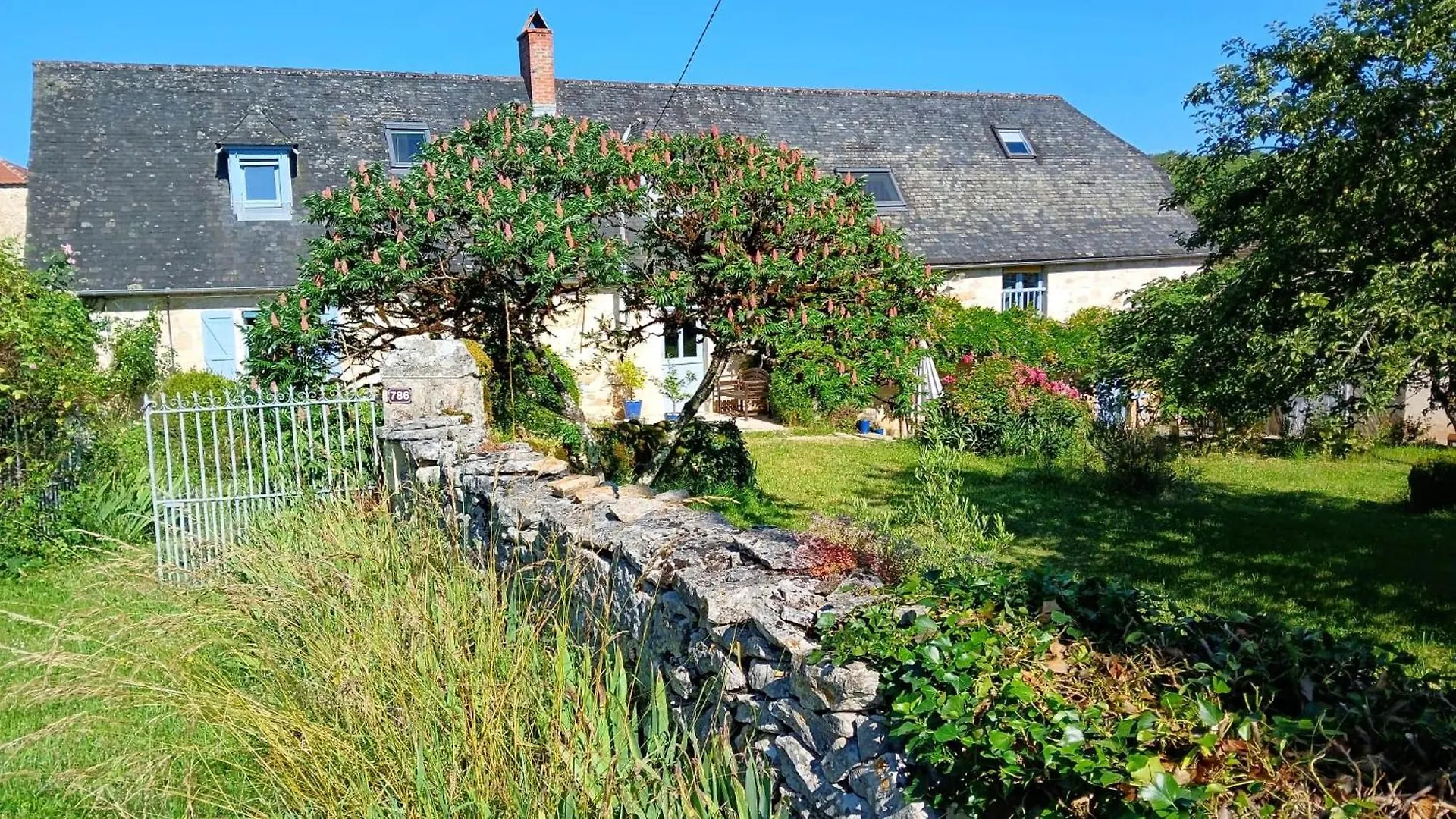 Bed and Breakfast Sous La Glycine à Cressensac-Sarrazac France