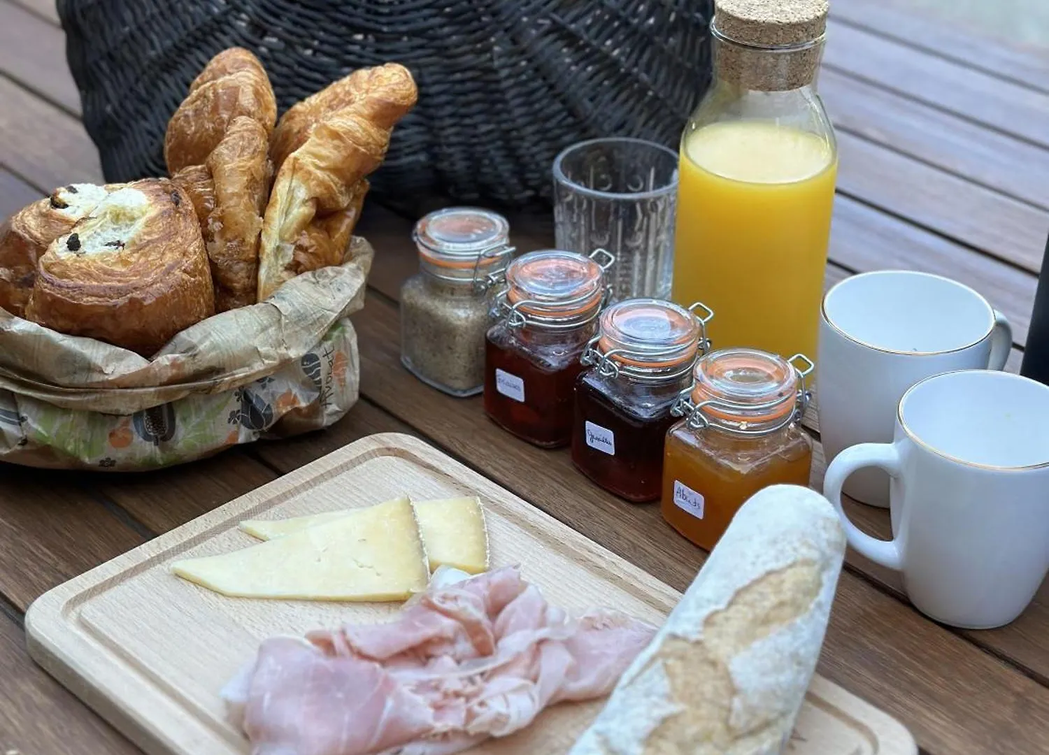 Bed and Breakfast Sous La Glycine à Cressensac-Sarrazac Couette-café